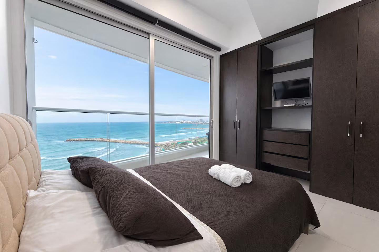 AptSkylineOcean (16)