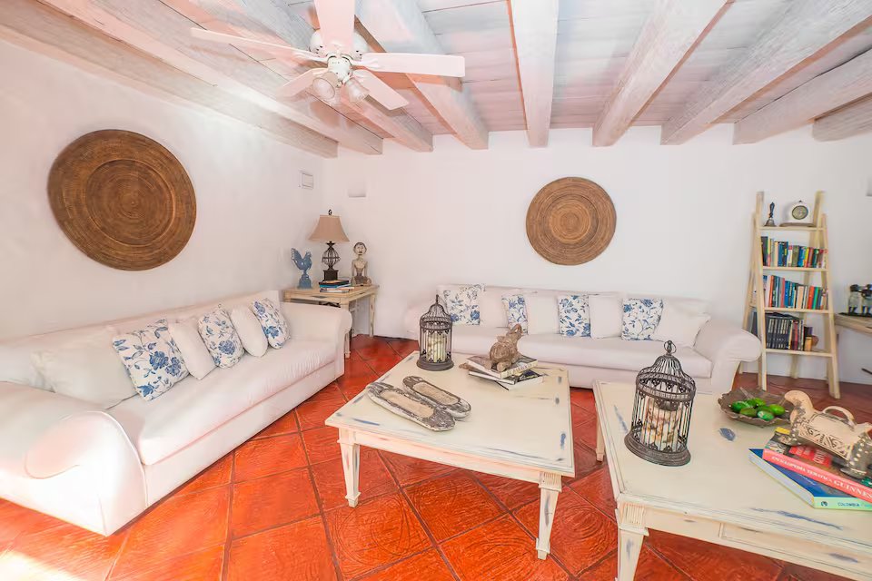 Guadalupe House (16)