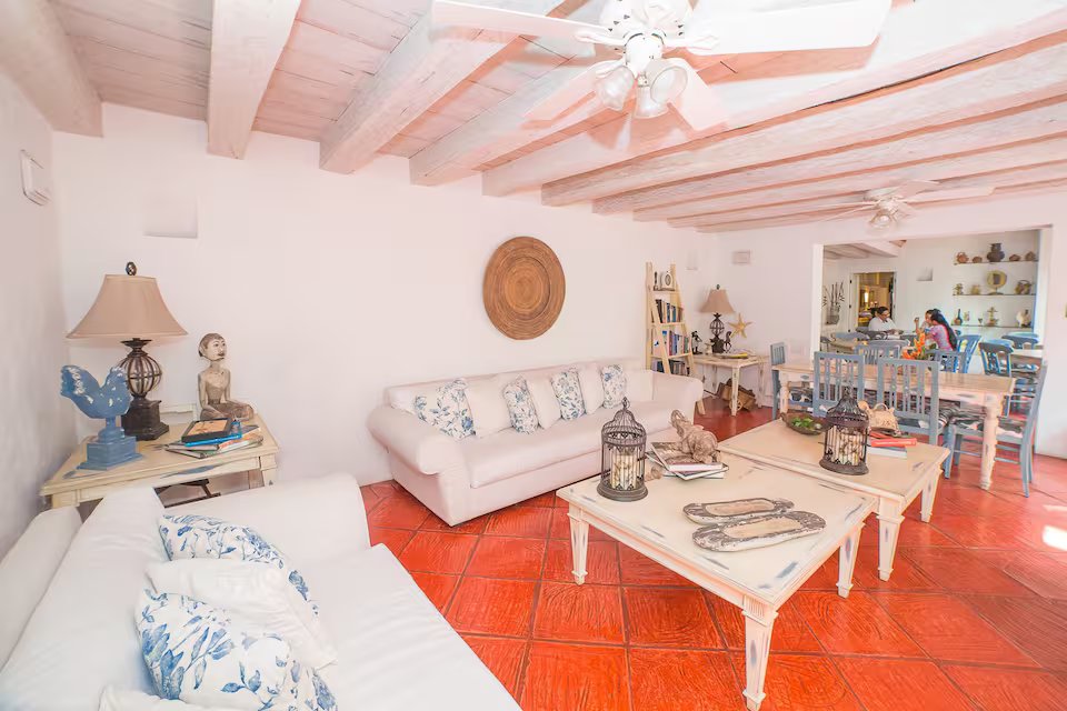 Guadalupe House (25)