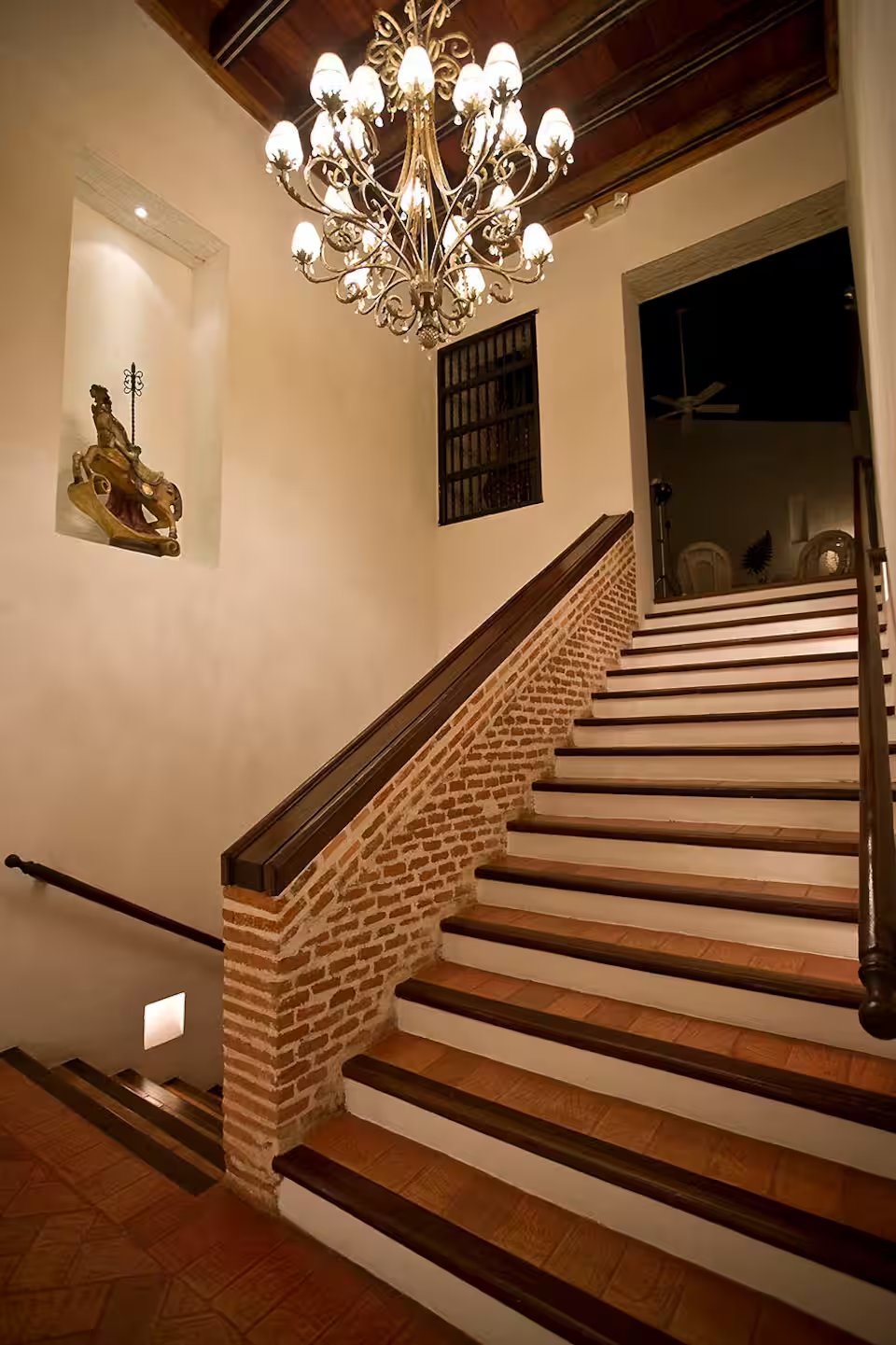 Guadalupe House (27)