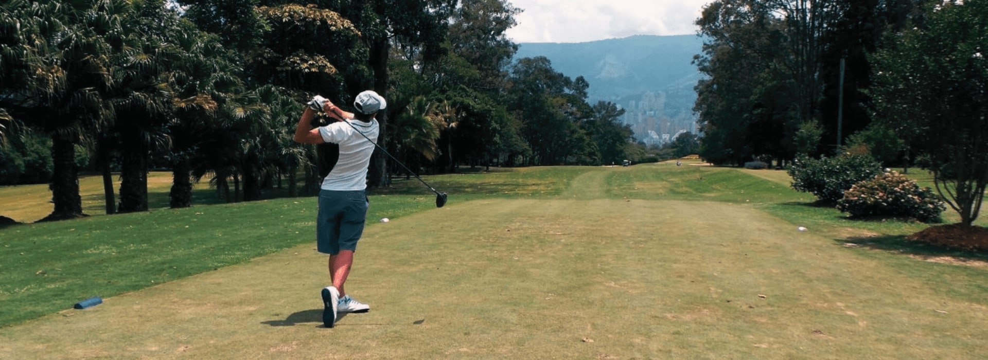 golf set in medellin