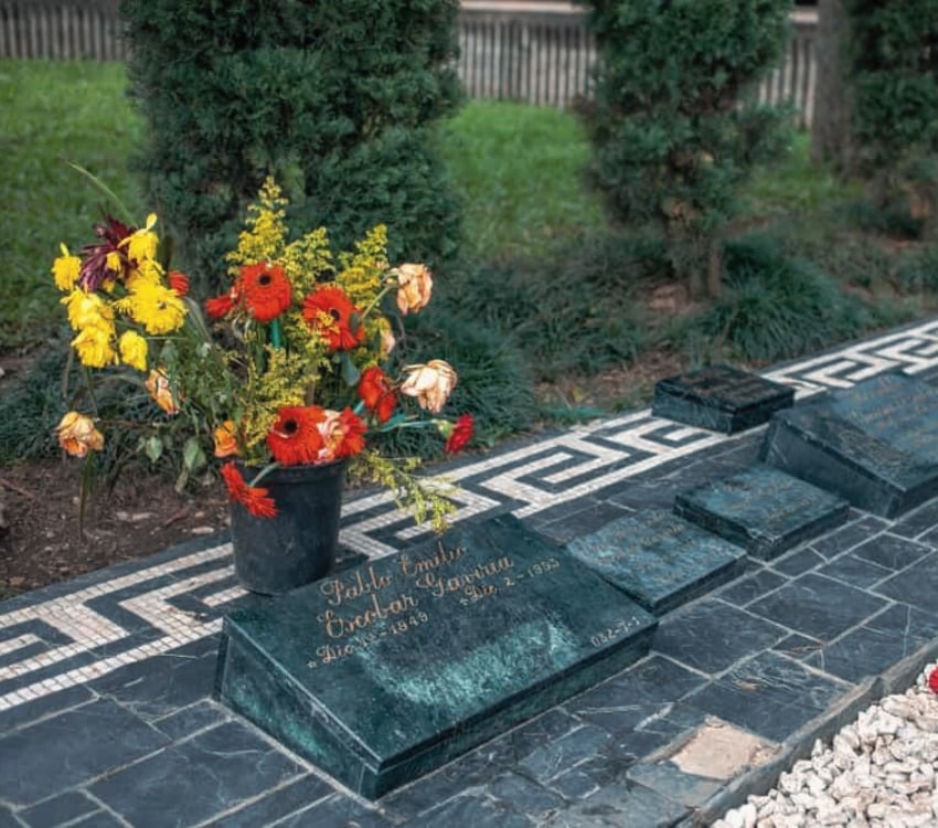 pablo escobar grave in medellin colombia