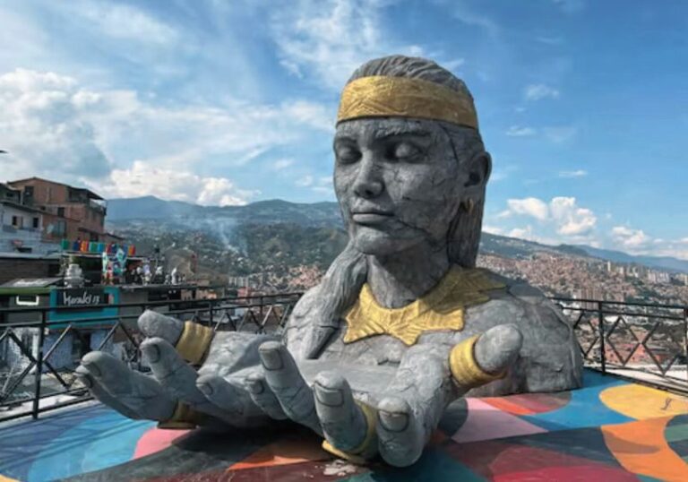 pachamama sculpture in comuna 13 medellin