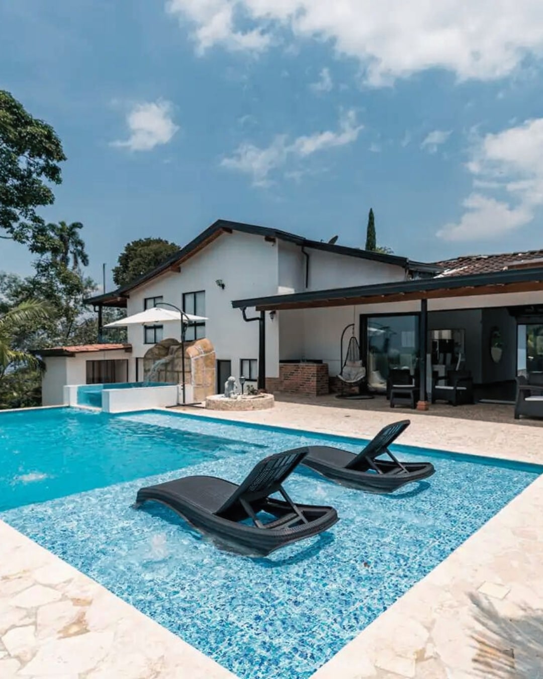 pool villa medellin